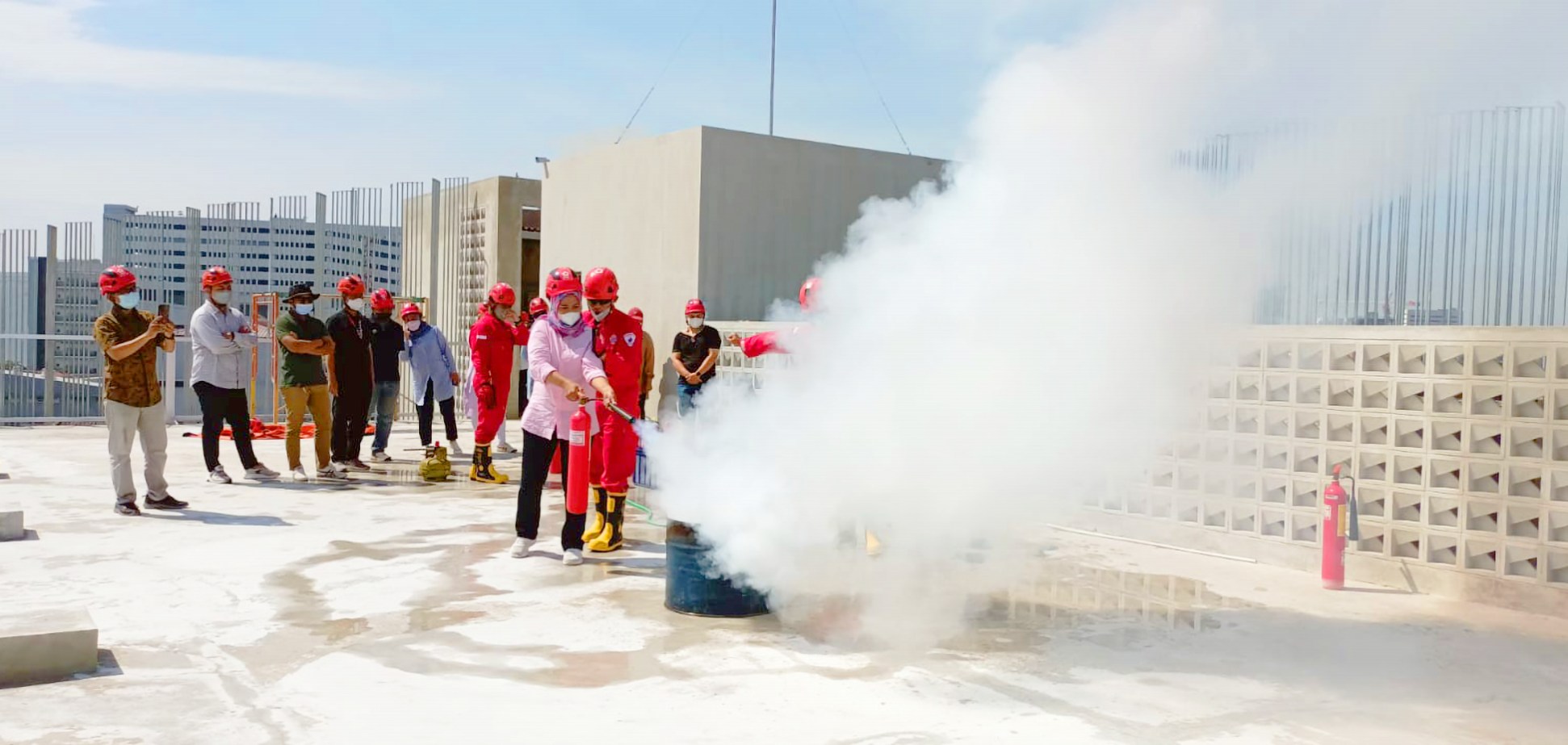 first aid fire training pelatihan kebakaran diklat PMI PMR KSR relawan indramayu korps Red Cross Indonesia website