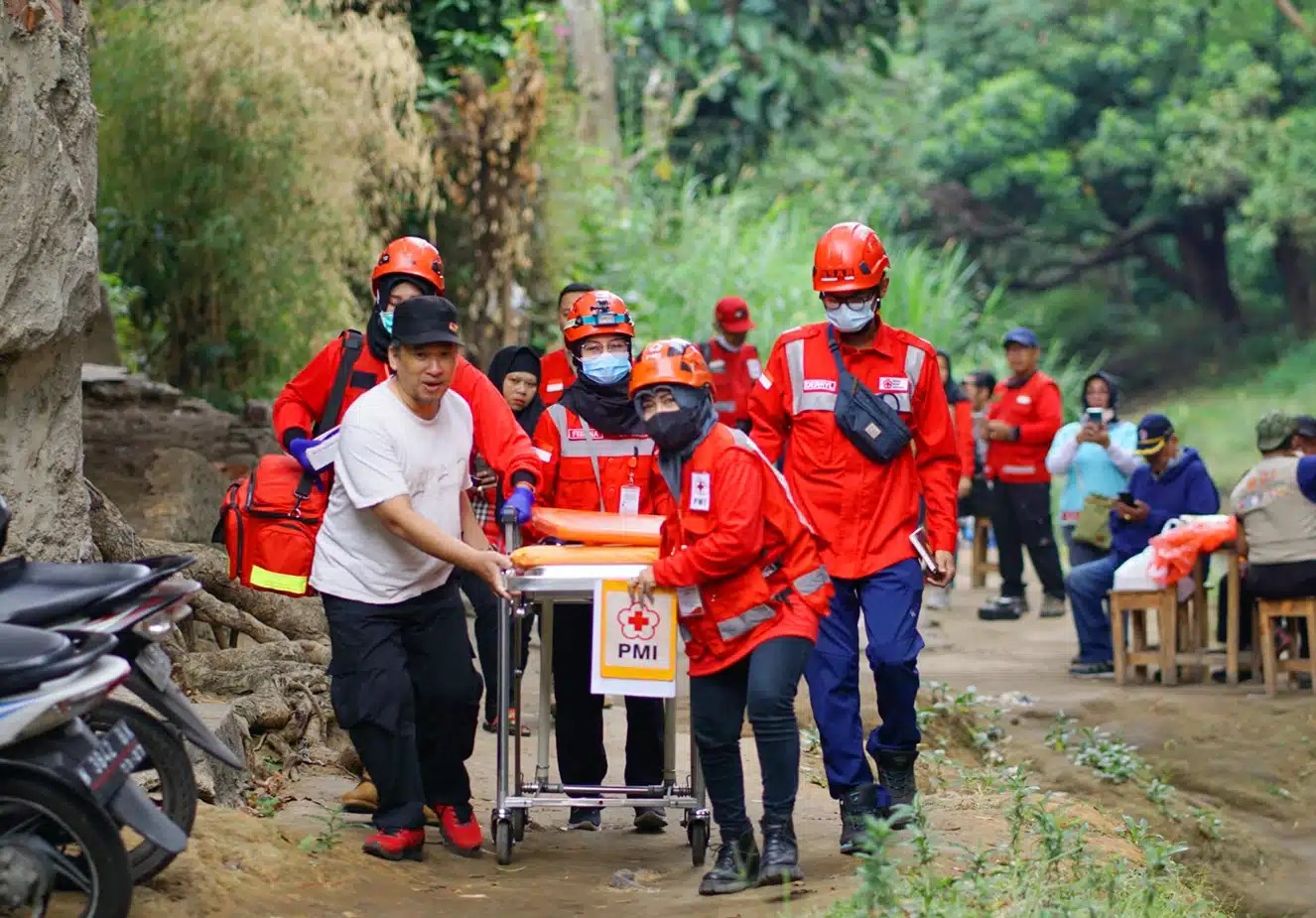 first-aid-diklat-PMI-PMR-KSR-relawan-pertolongan-bencana-indramayu-korps-Red-Cross-Indonesia-website-by-WINSON-MEDIA-TEKNOLOGI-WEBCLOUDHOSTER-jasawebindramayu-.com-baliwebservices.com